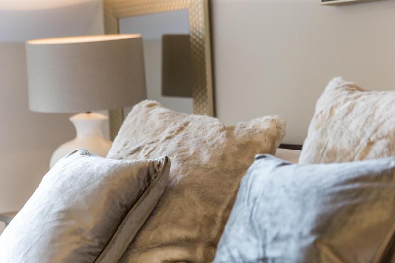Luxury Two-Bedroom Apartment image 3