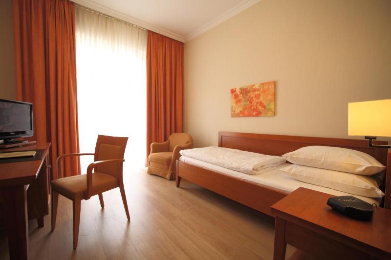 Single Room image 2