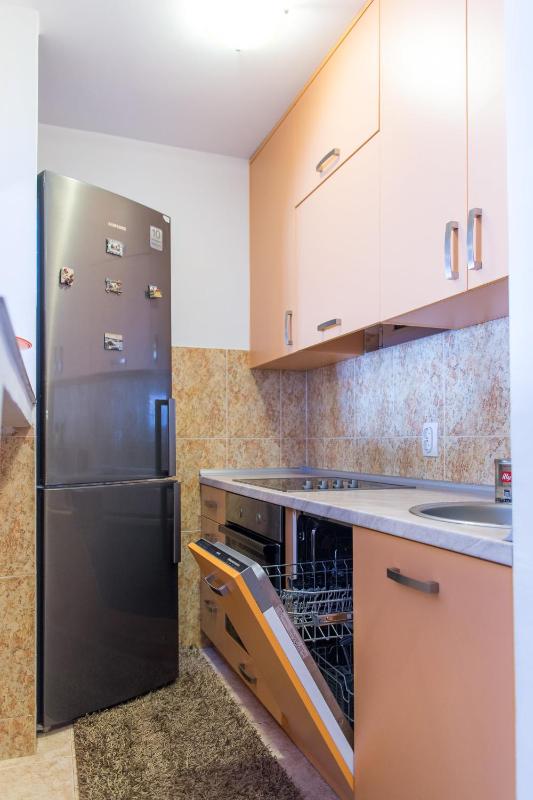 Lav Apartman Budva - image 6