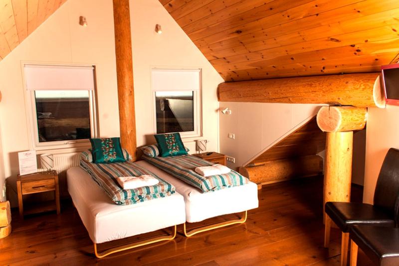 Family Room image 3