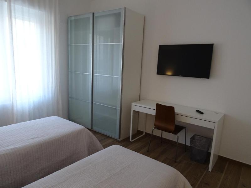 Budget Twin Room image 2