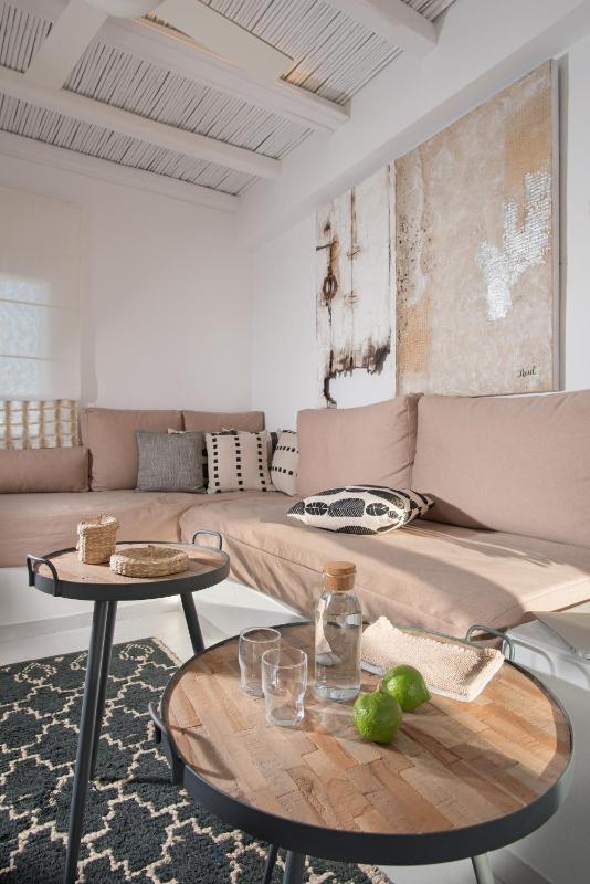 Superior One-Bedroom Apartment image 3