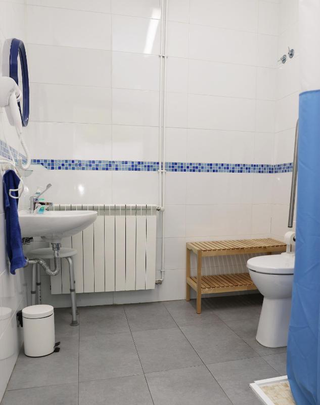 Twin Room with Shared Bathroom image 4