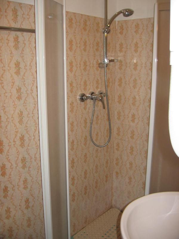 Single Room image 2