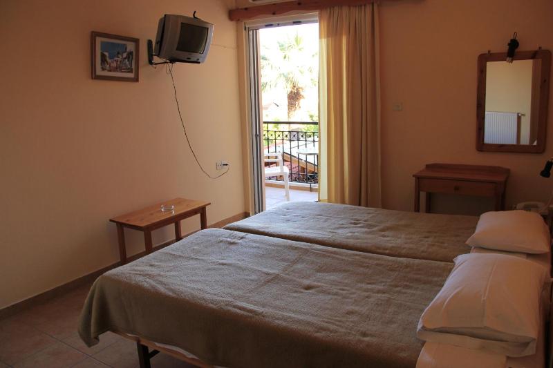 Double or Twin Room with Balcony - Upper Floor image 4