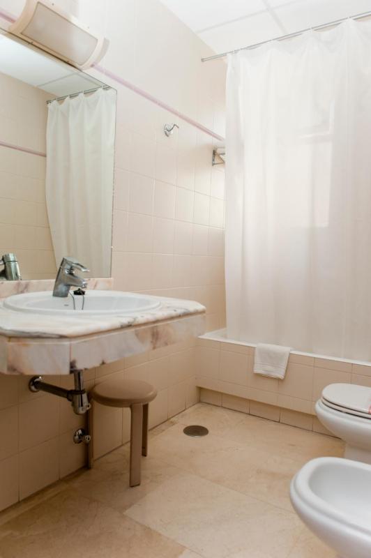 Double or Twin Room image 2