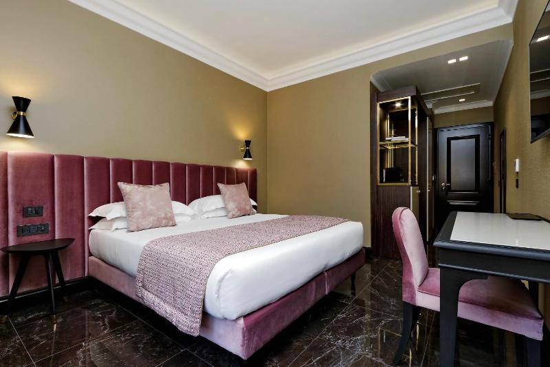 Double or Twin Room with Private Bathroom image 1