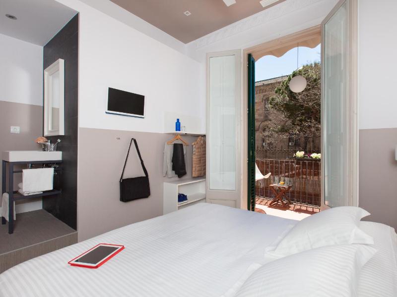 Superior Double or Twin Room with Terrace image 3