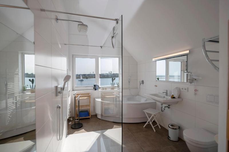 Apartment with Sea View image 2
