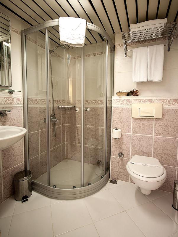 Standard Double or Twin Room image 2