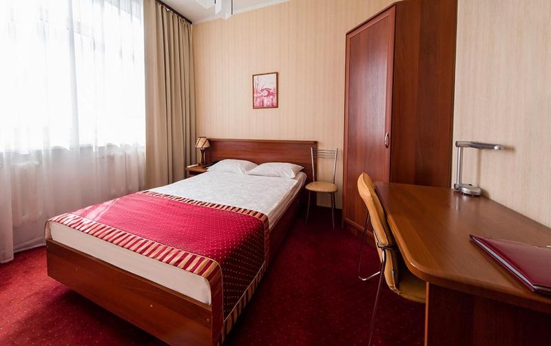 Standard Double Room image 3