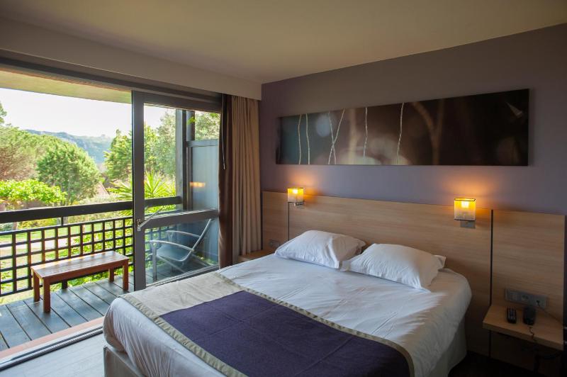 Double Room with Garden View image 1
