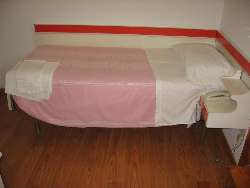 Single Room image 3