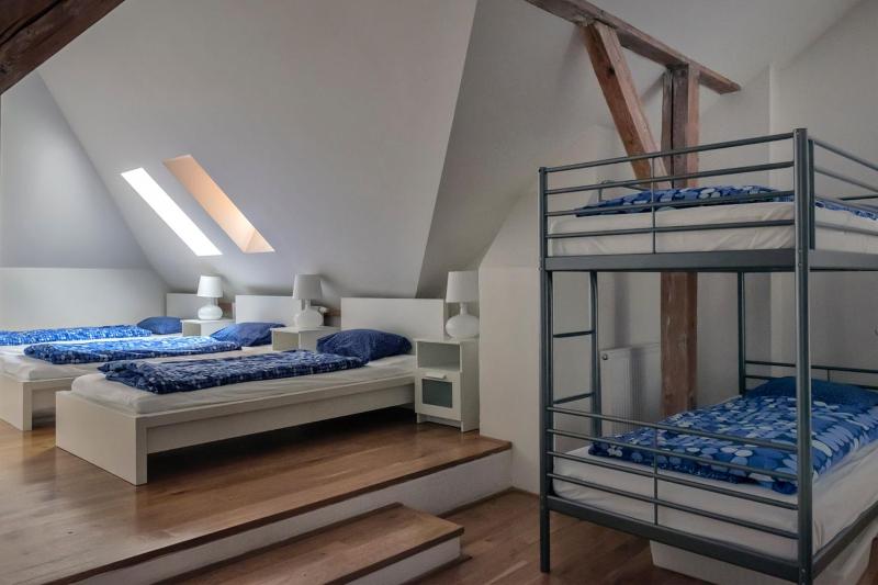 Bed in 8-Bed Mixed Dormitory Room image 1