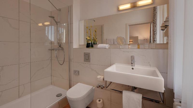 Double Room image 2