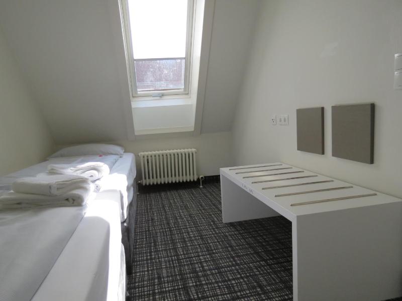 Standard Quadruple Room image 4