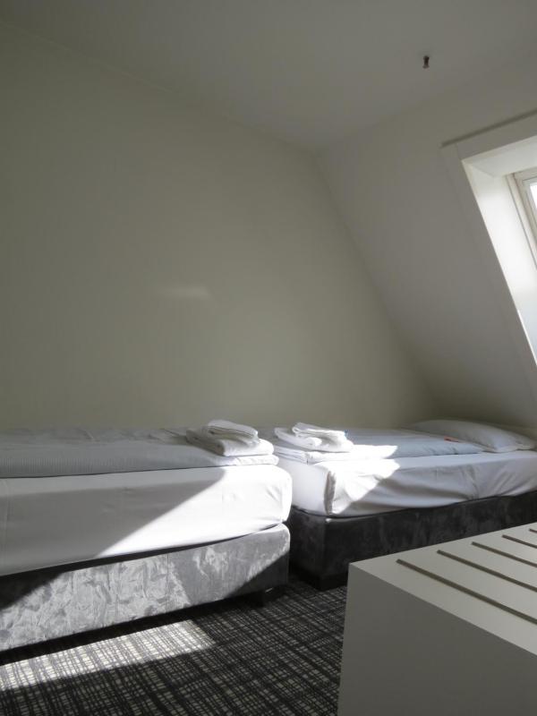 Standard Quadruple Room image 3