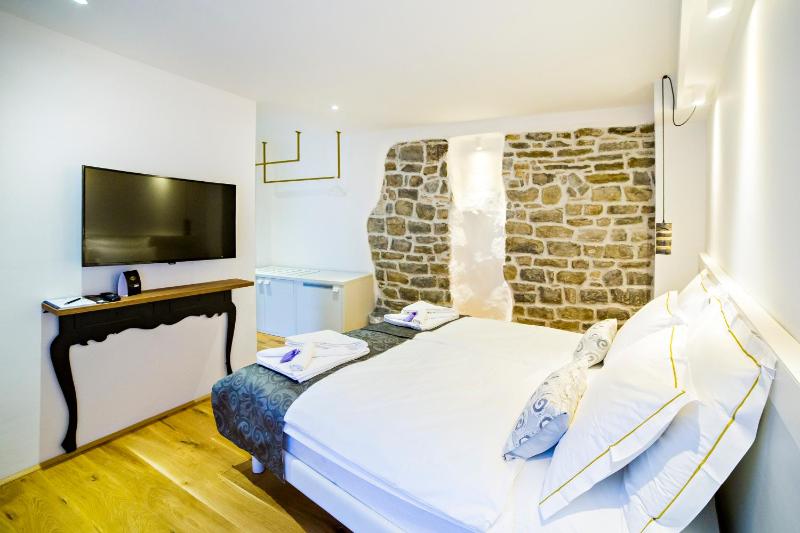 Standard Double Room image 4
