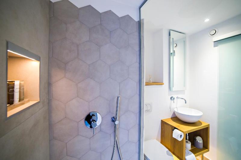 Standard Double Room image 2