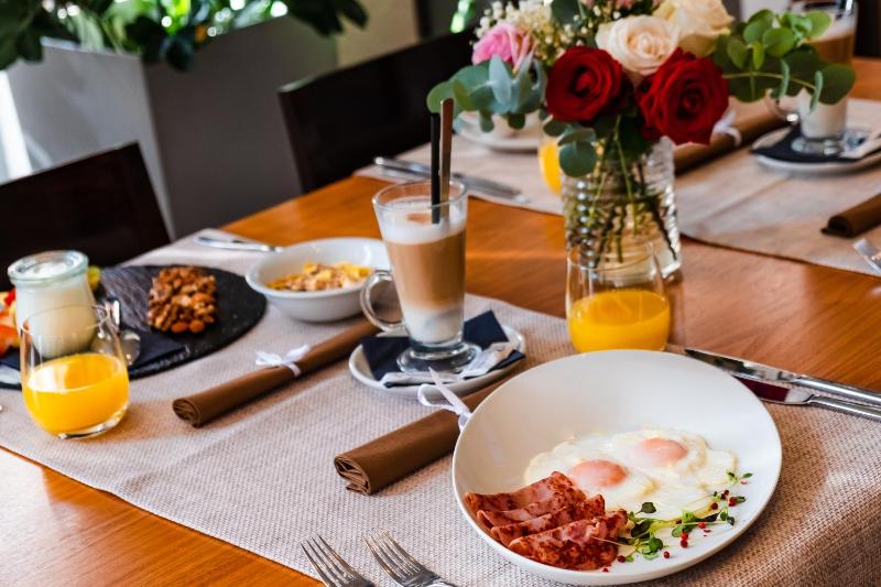 Double Room with Balcony and Sea View image 2