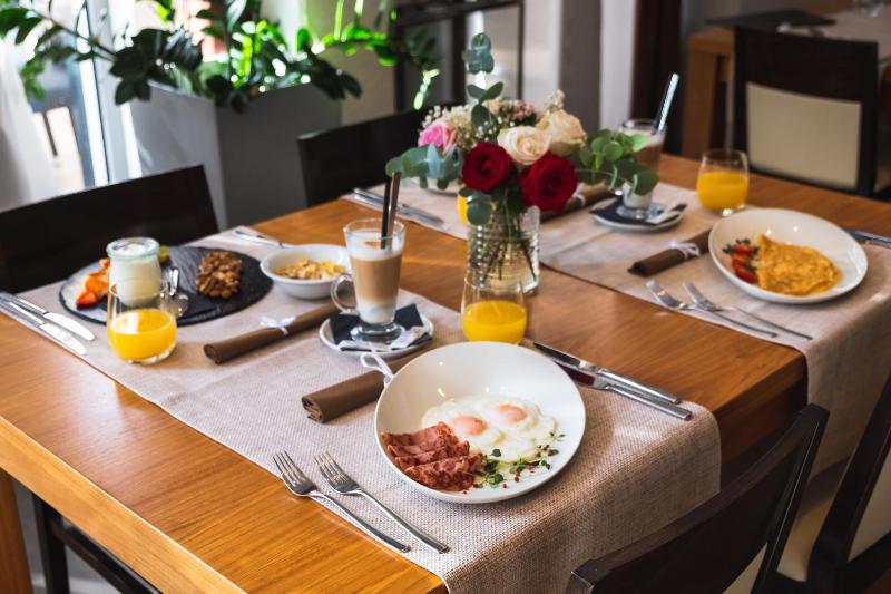 Double Room with Balcony and Sea View image 3