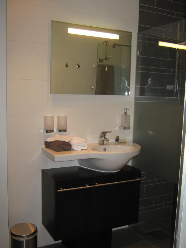 Double Room image 4