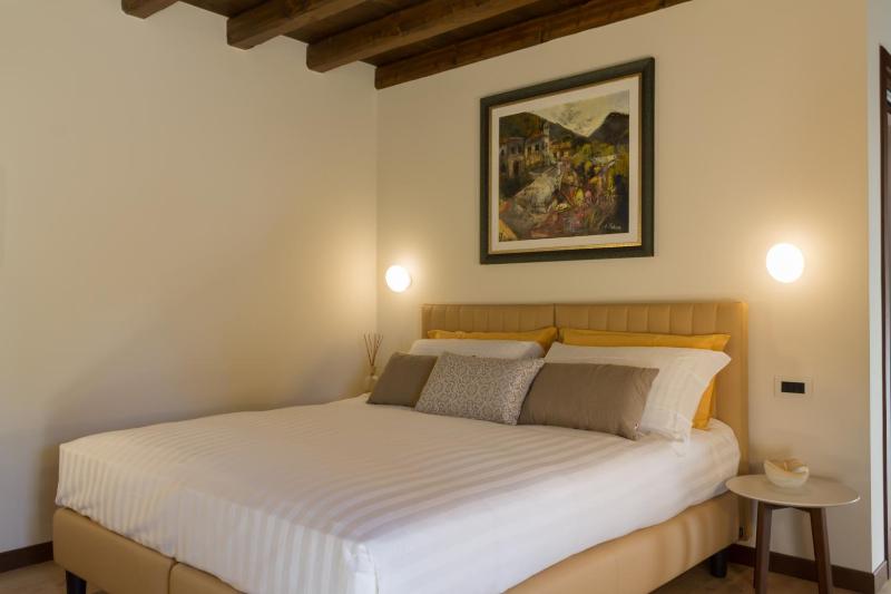 Twin Room with Private Bathroom image 2