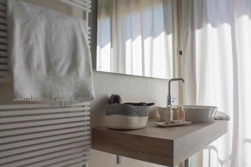 Double Room with Private Bathroom image 4