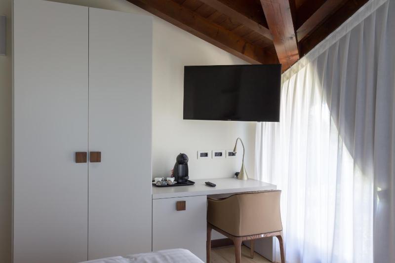 Double Room with Private Bathroom image 4