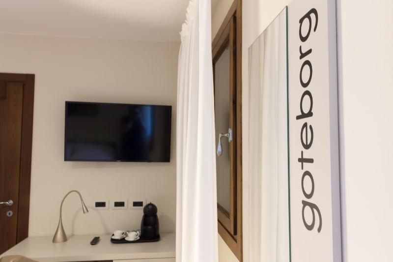Double Room with Private Bathroom image 2
