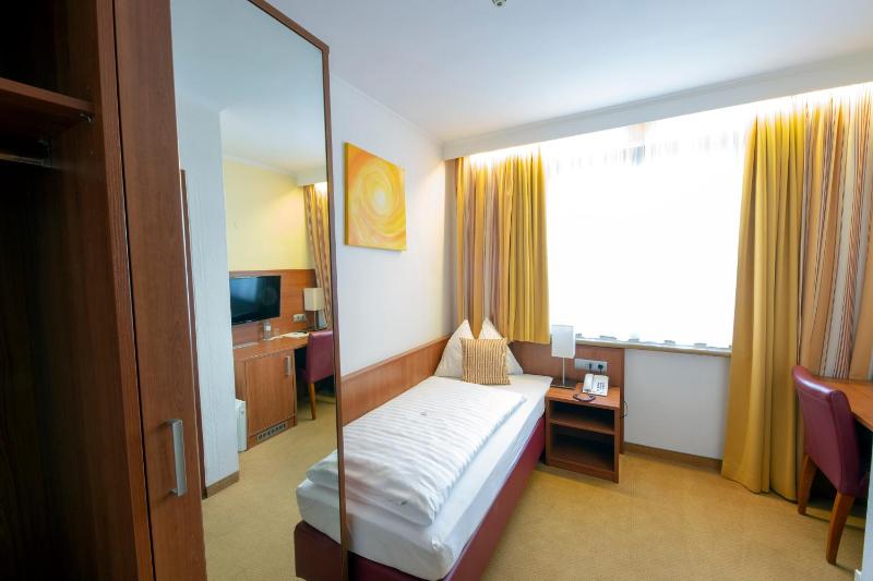 Single Room image 2