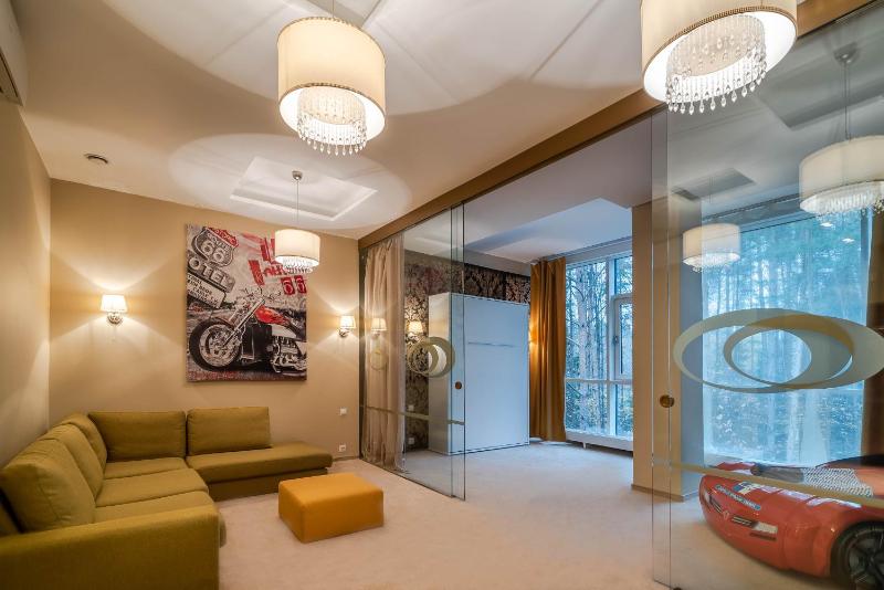 Family Room image 2