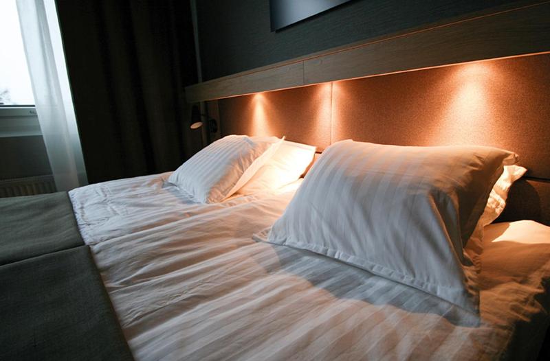 Standard Twin Room image 1