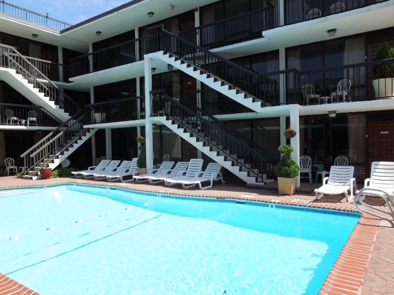 Alamar Resort Inn - image 18