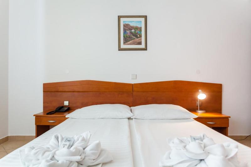 Double or Twin Room image 2