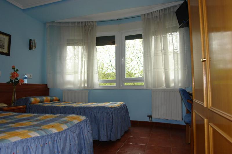 Double Room image 4