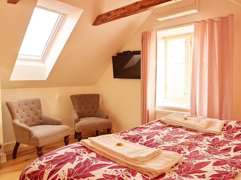 Deluxe Double Room - Attic image 2