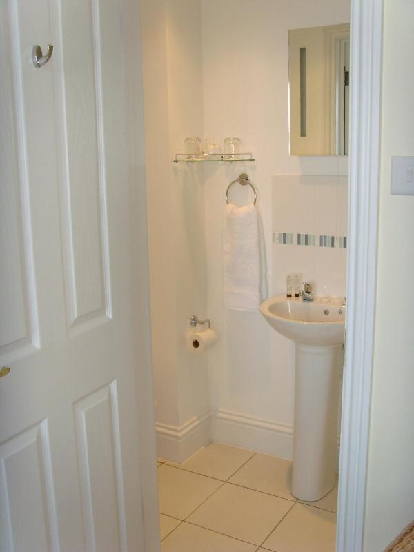 Standard Double Room image 3