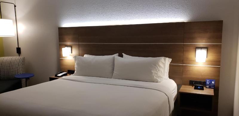 Standard Room image 3