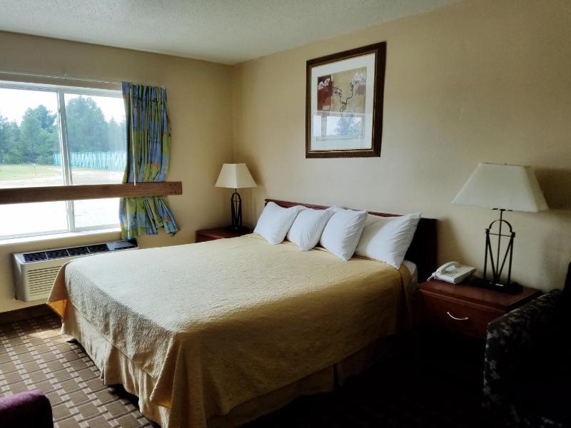King Suite with Spa Bath image 2