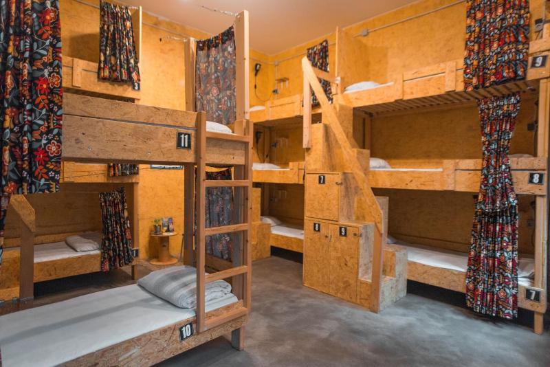Bunk Bed in 11-Bed Dormitory Room image 3
