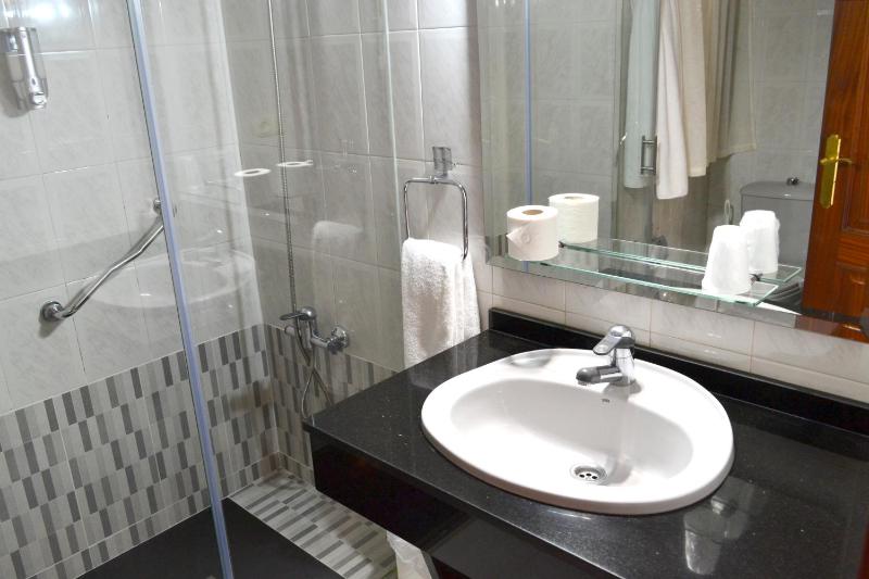 Superior Double Room with Partial Sea View image 4