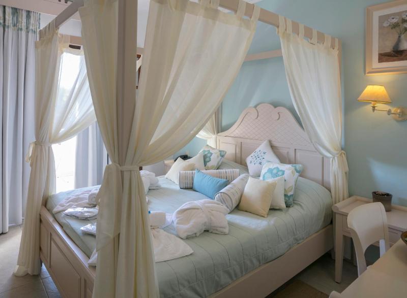 Magic Hotel - image 20
