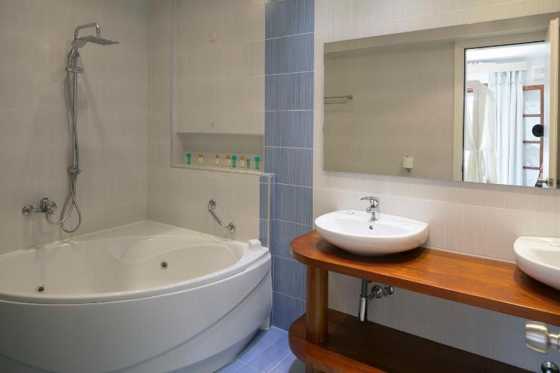 Magic Hotel - image 18