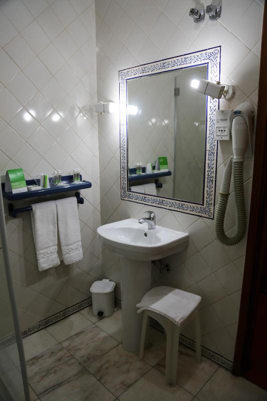 Standard Double Room with Garden View image 4
