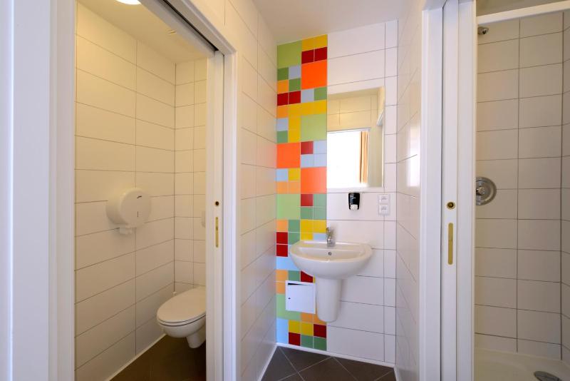 Bed in 8-Bed Female Dorm Ensuite image 2