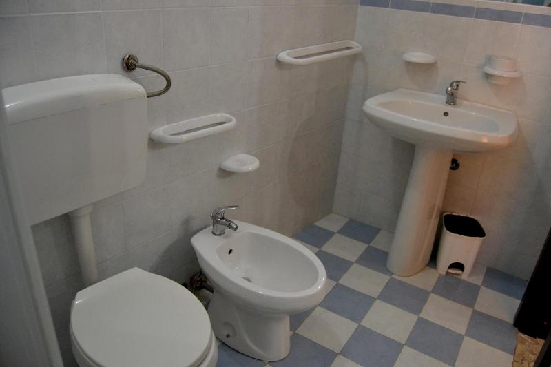 Quadruple Room with Bathroom image 3