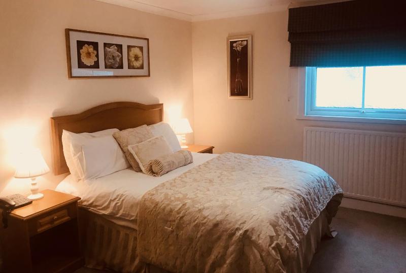 Double Room image 3