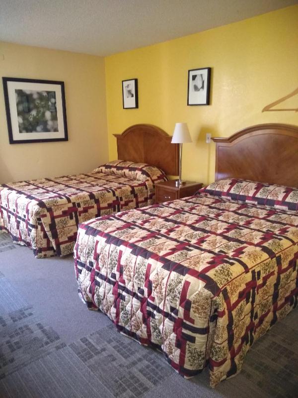 Double Room with Two Double Beds image 2