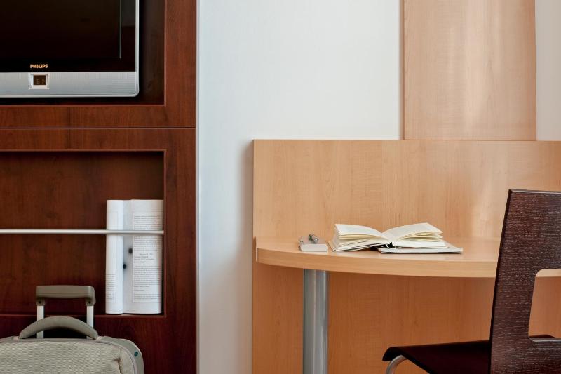 Double Room with Extra Bed image 3